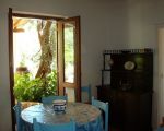 casa-eoliana-essbereich-mit-ausgang-auf-die-terrasse.jpg