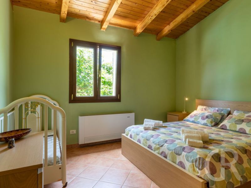 casa-limoni-grosses-schlafzimmer.jpg
