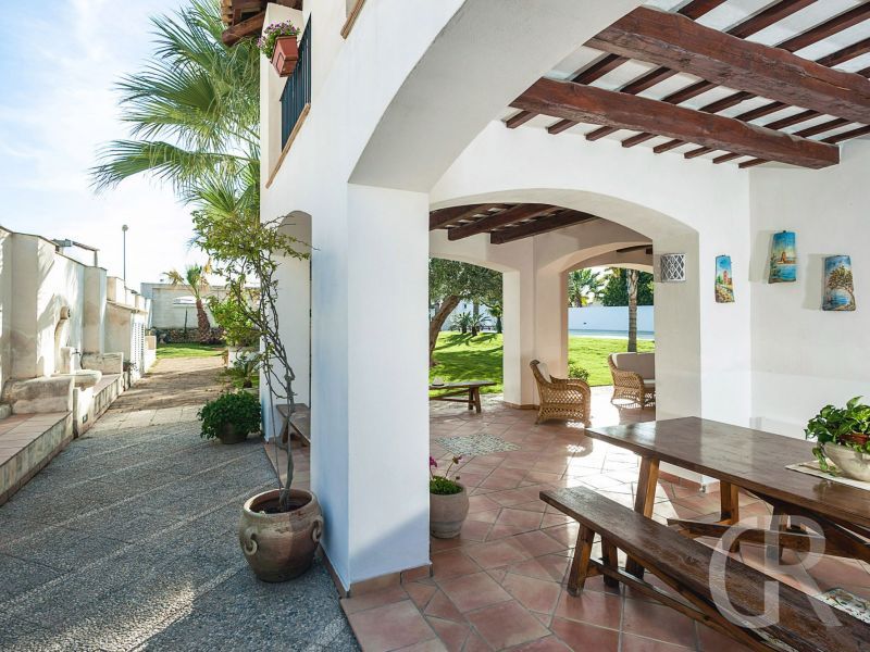casa-marsala-1-essplatz-auf-der-terrasse.jpg