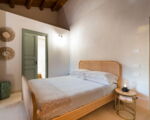 casa-ninetta-breites-bett-im-schlafzimmer.jpg