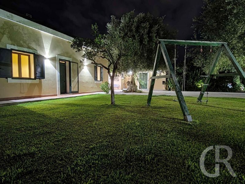 casa-pergola-haus-am-abend.jpg
