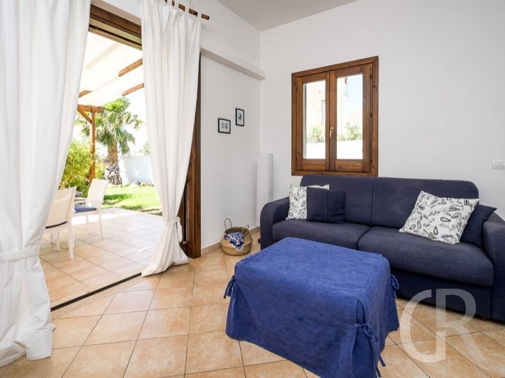 case-levante-wohnzimmer-mit-sofa.jpg