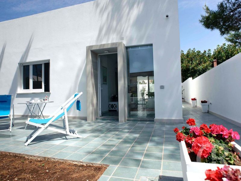 ferienhaus-aura-di-mare-terrase-vor-dem-haus.jpg