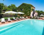 ferienhaus-capinera-blick-auf-pool-und-villa.jpg