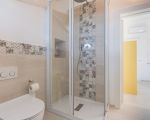 ferienhaus-clotilde-badezimmer-mit-dusche.jpg
