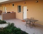 ferienhaus-luna-minoica-kleine-terrasse-vor-dem-haus.jpg