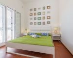 ferienwohnung-amarillis-schlafzimmer-mit-doppelbett.jpg