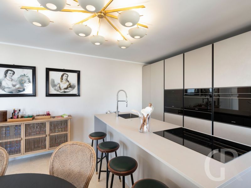 ferienwohnung-aurispa-kueche-mit-esstheke.jpg