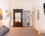 ferienwohnung-dimora-alter-kleiderschrank.jpg