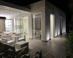 palme-garden-blick-auf-die-terrasse-am-abend.jpg