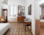 schlafzimmer-mit-kommode.jpg