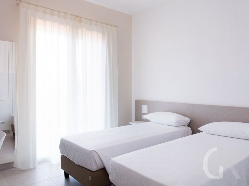 schlafzimmer-mit-zwei-einzelbetten.jpg