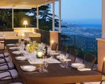 tenuta-contea-esstisch-am-abend.jpg
