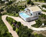 villa-afodite-villa-und-auffahrt.jpg