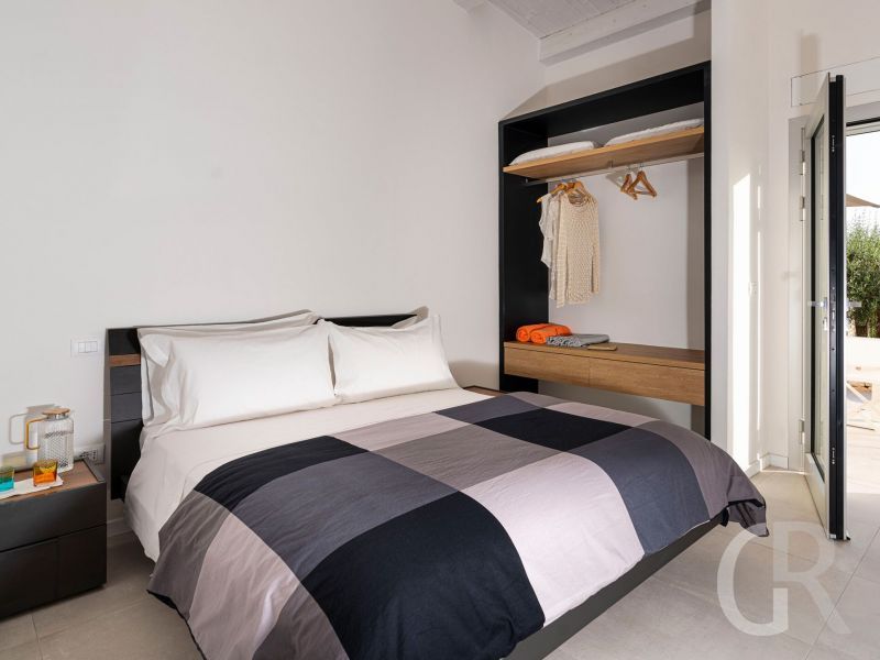 villa-anna-blick-auf-das-doppelbett.jpg