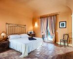 villa-arangea-grosses-doppelbett.jpg