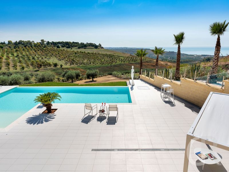 villa-camemi-blick-auf-den-pool.jpg