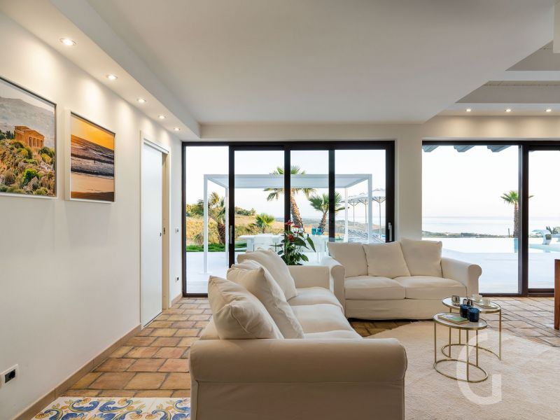 villa-camemi-wohnzimmer-und-terrrasse.jpg