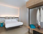 villa-castalia-doppelbett-und-schrank.jpg