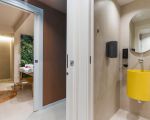 villa-castalia-gelbes-waschbecken.jpg