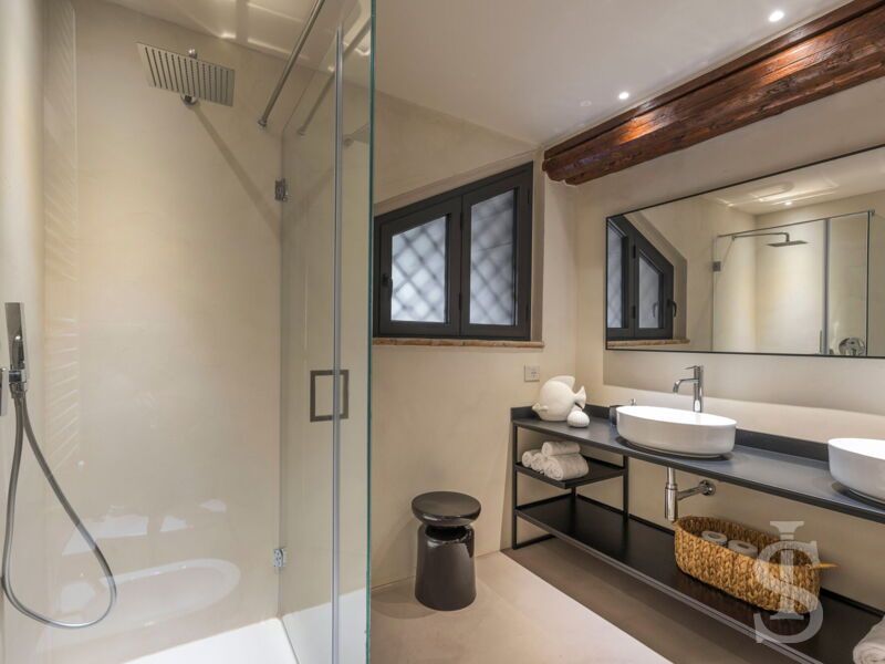 villa-continella-badezimmer-erster-stock.jpg
