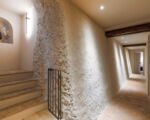 villa-continella-flurbereich-mit-dekorativen-elementen.jpg