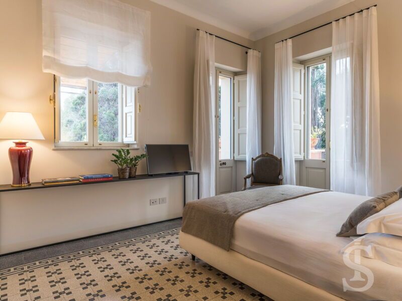 villa-continella-weiteres-schlafzimmer-zur-terrasse.jpg