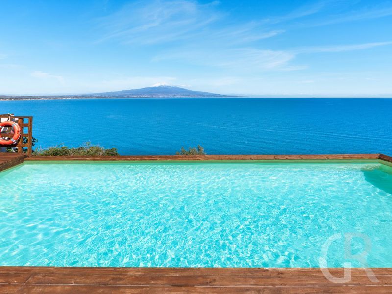 villa-coralia-grosser-pool.jpg