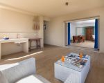 villa-dafne-wohnrraum-mit-sofa.jpg