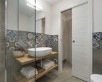 villa-dimora-bufalefi-badezimmer-ansicht-waschbecken.jpg