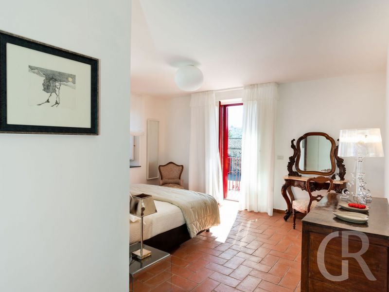 villa-etna-retreat-blick-ins-schlafzimmer.jpg