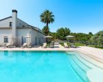 villa-gianos-grosser-pool.jpg