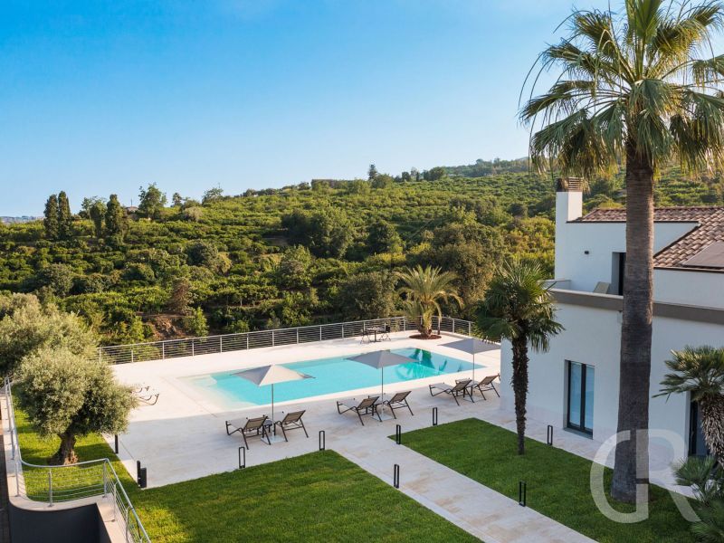 villa-gianos-schwimmbad-und-umgebung.jpg