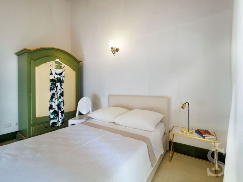 villa-gira-sole-weisses-bett.jpg