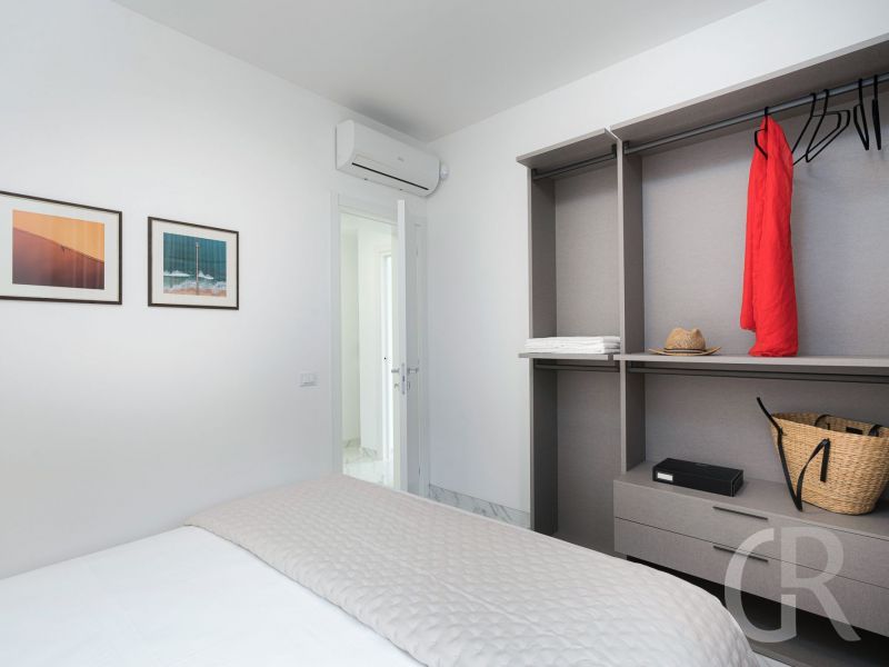 villa-hermes-schlafzimmer-mit-schrank.jpg