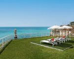 villa-hermes-sonnenliegen-am-meer.jpg