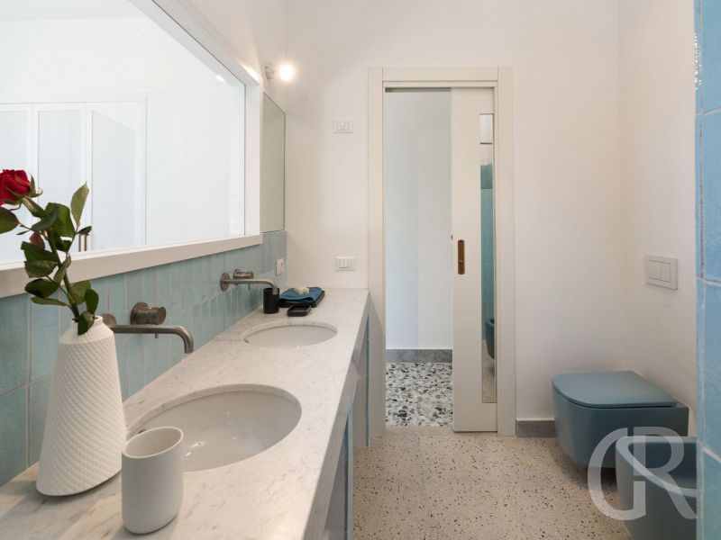 villa-la-belle-badezimmer-mit-waschbecken.jpg
