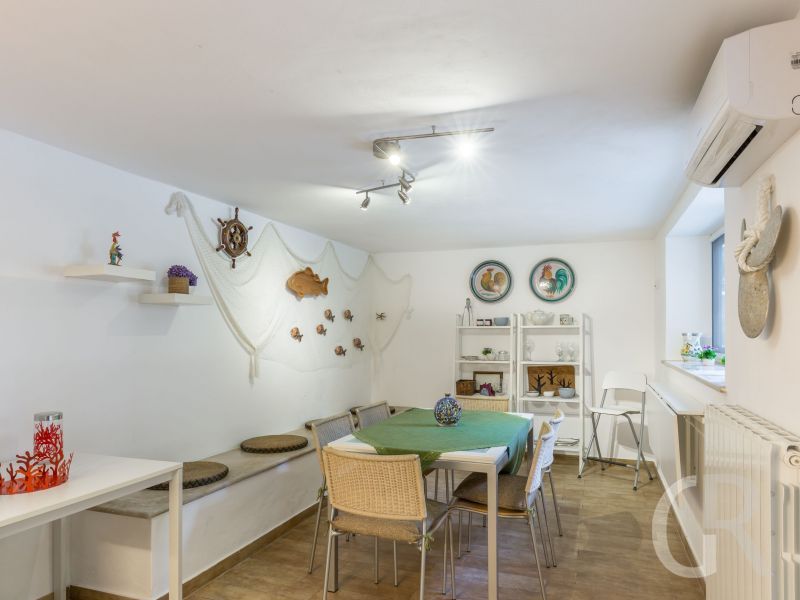 villa-la-forma-esstisch.jpg