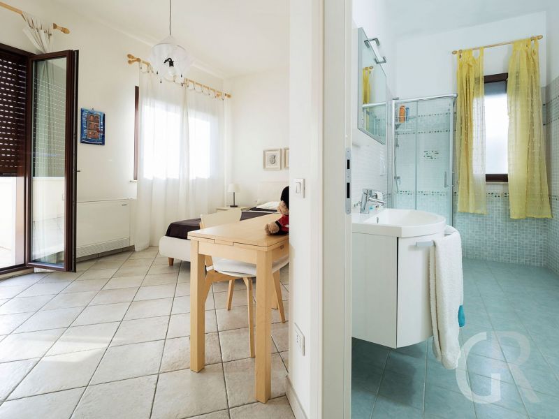 villa-la-plage-bad-mit-waschbecken.jpg