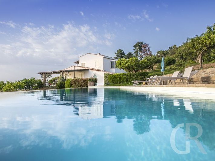 villa-laura-pool-und-garten.jpg