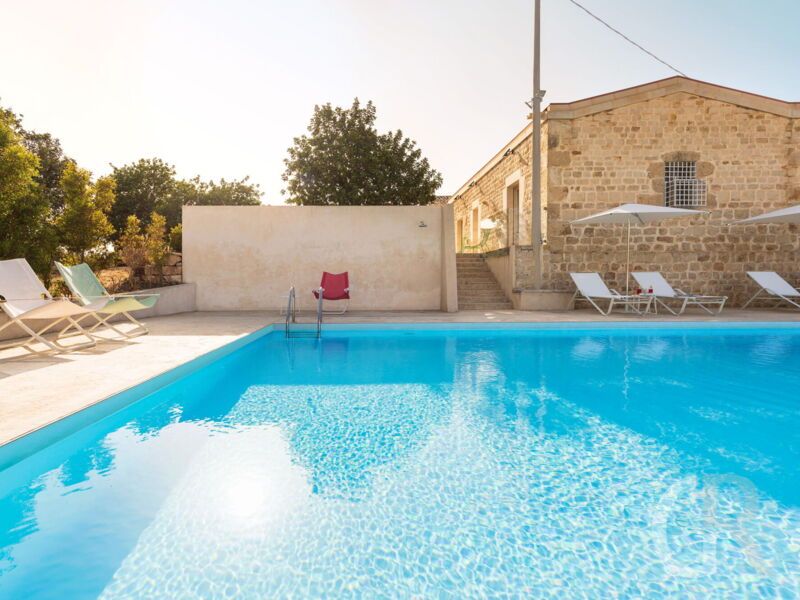 villa-luna-am-pool.jpg