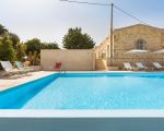 villa-luna-infinitypool.jpg
