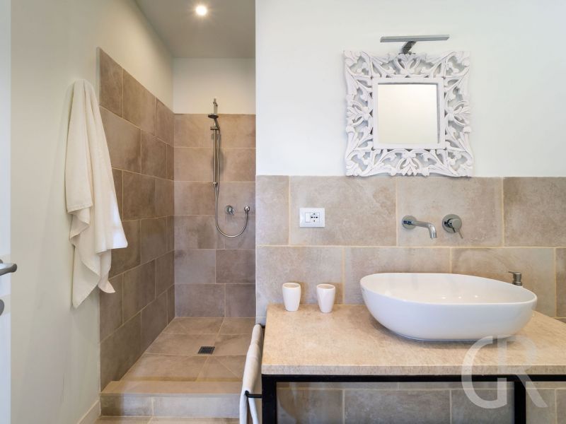 villa-maddalena-badezimmer-mit-dusche.jpg