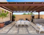 villa-magnolia-essstisch-auf-der-terrasse.jpg
