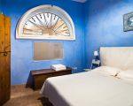 villa-mila-doppelbett-und-schrank.jpg