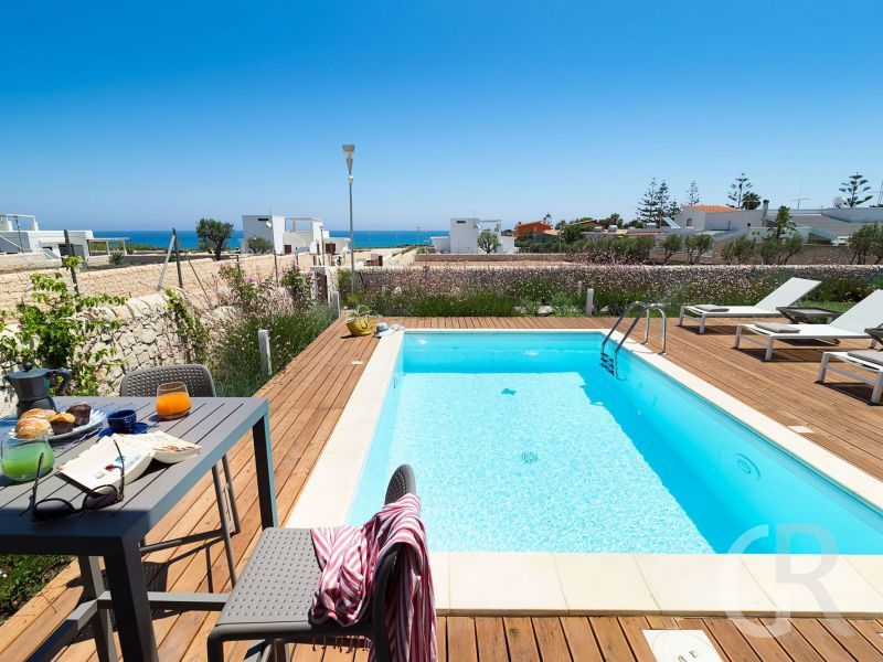 villa-palma-schwimmbad-und-terrasse.jpg