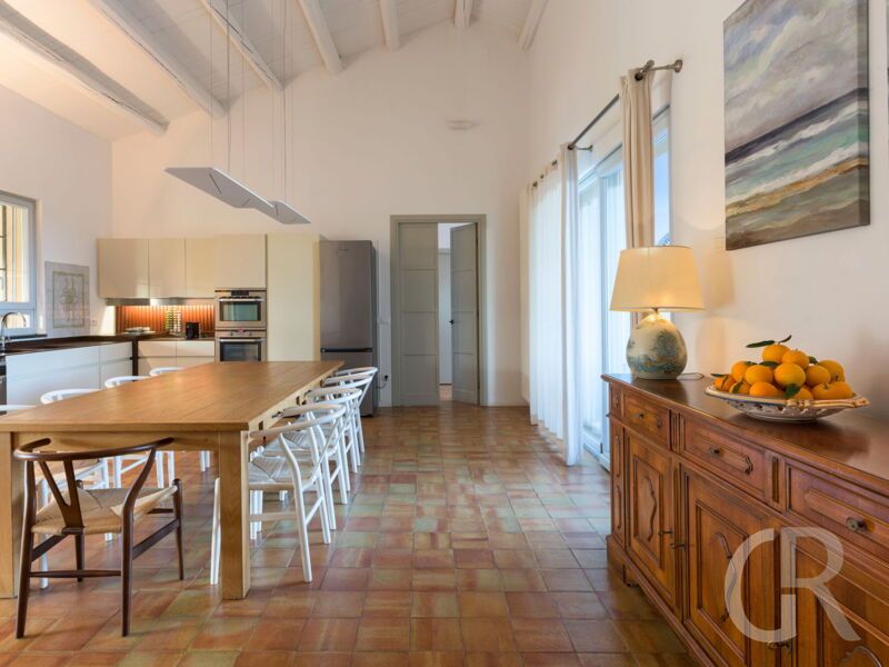 villa-pigna-blue-wohnraum-mit-esstisch.jpg