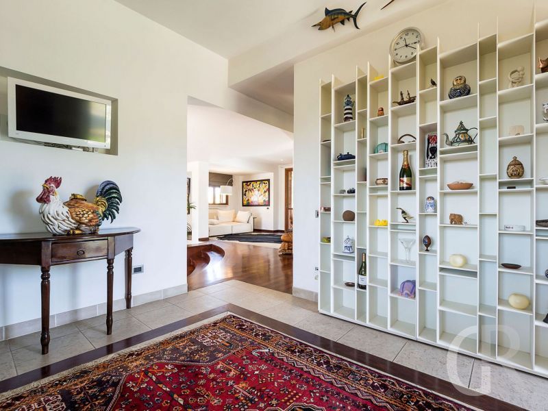 villa-profumo-wohnzimmer-mit-sekretaer.jpg