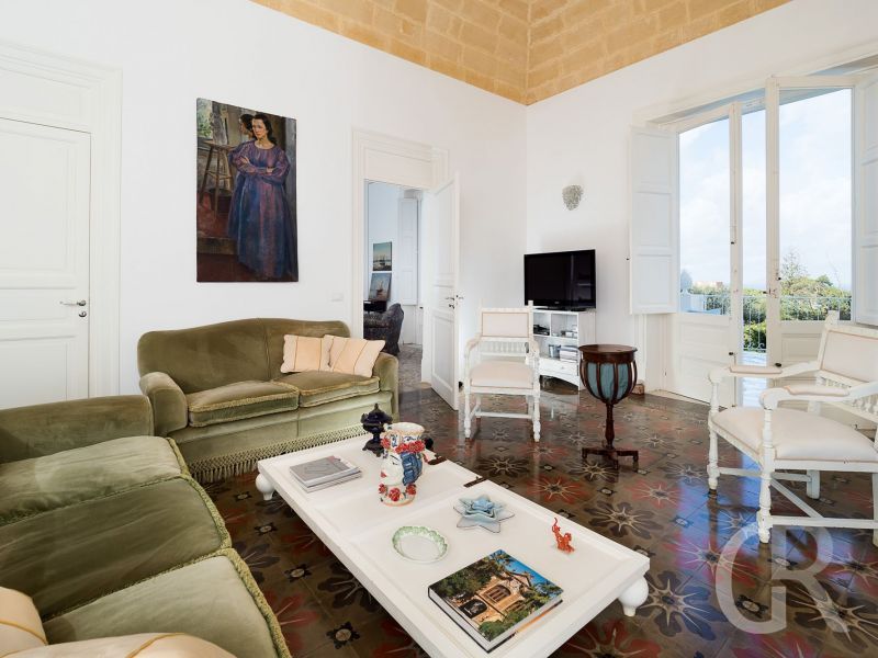 villa-ritrovato-wohnzimmer-mit-sofa.jpg
