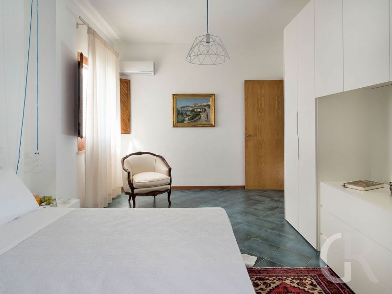 villa-salinella-einbauschrank-im-schlafzimmer.jpg